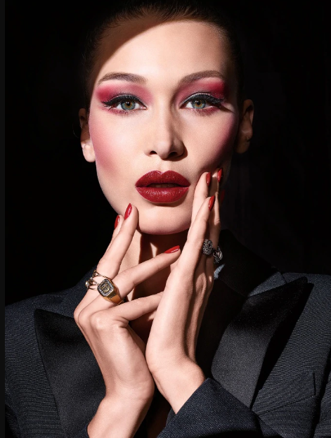 Η Bella Hadid, πρωταγωνιστεί στα Halloween beauty looks του Peter Philips για την φίρμα DIOR MAKEUP.
(photo © Richard Burbridge)