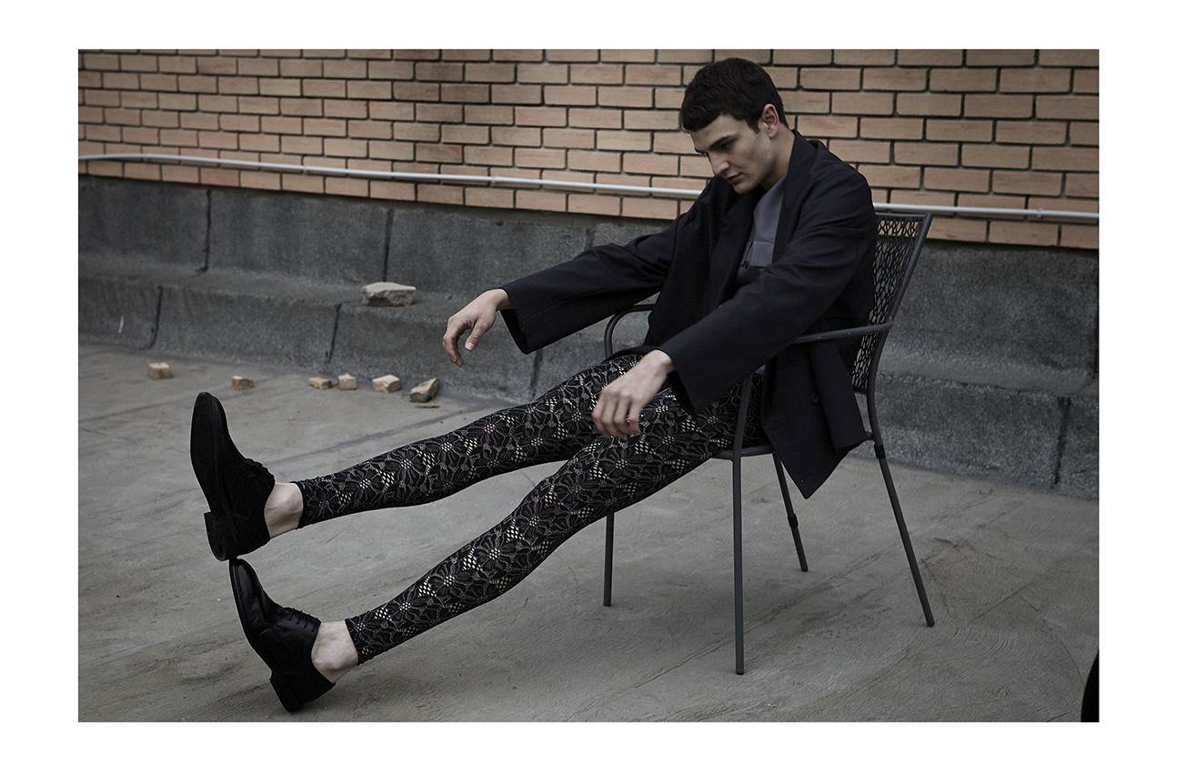Oversized Blazer, γιλέκο και κολάν, Yiorgos Eleftheriades. Μαύρα Oxford παπούτσια, Migato