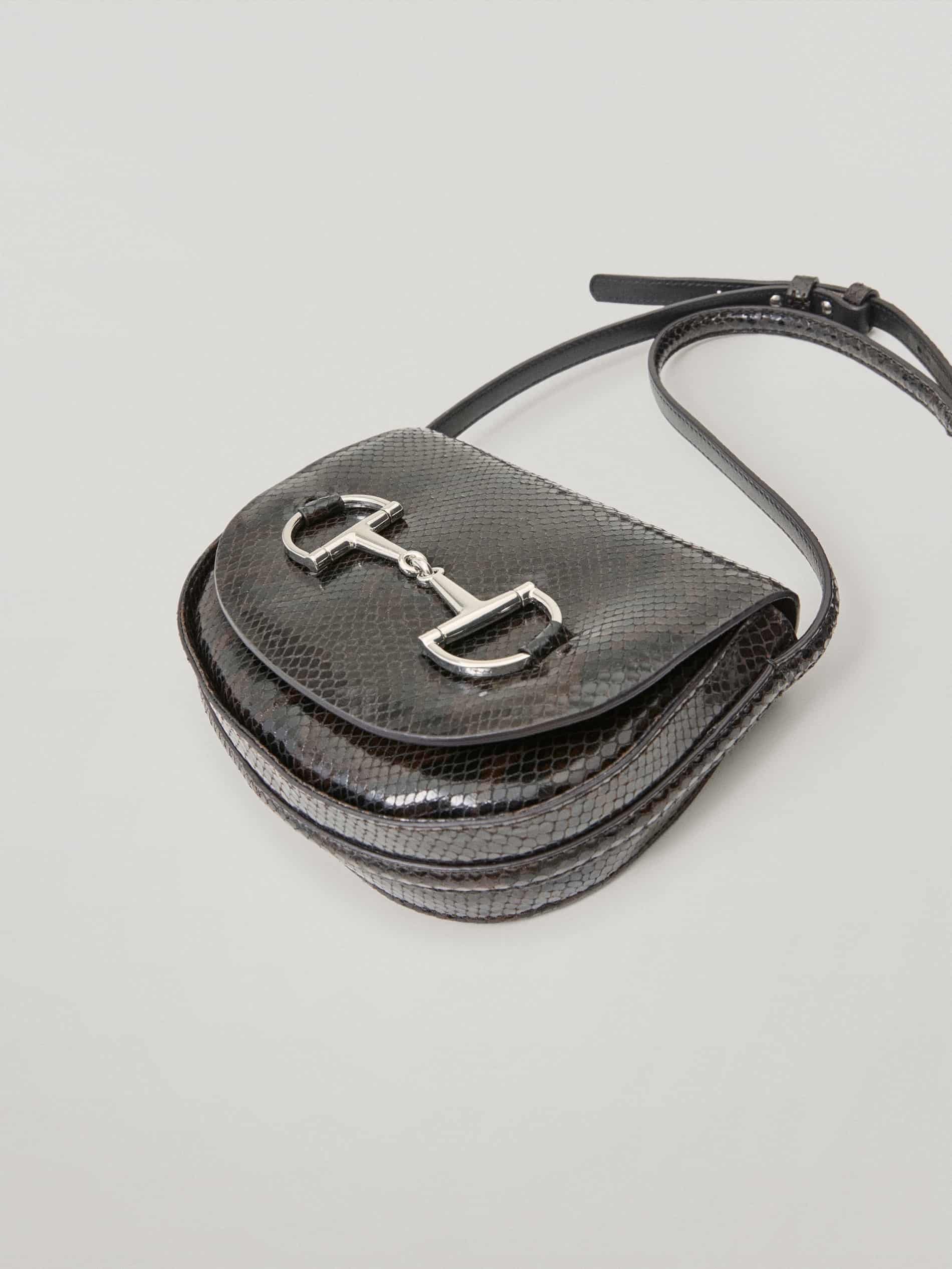 Cross body τσάντα από 99.95€ τώρα 59.99€, Massimo Dutti.