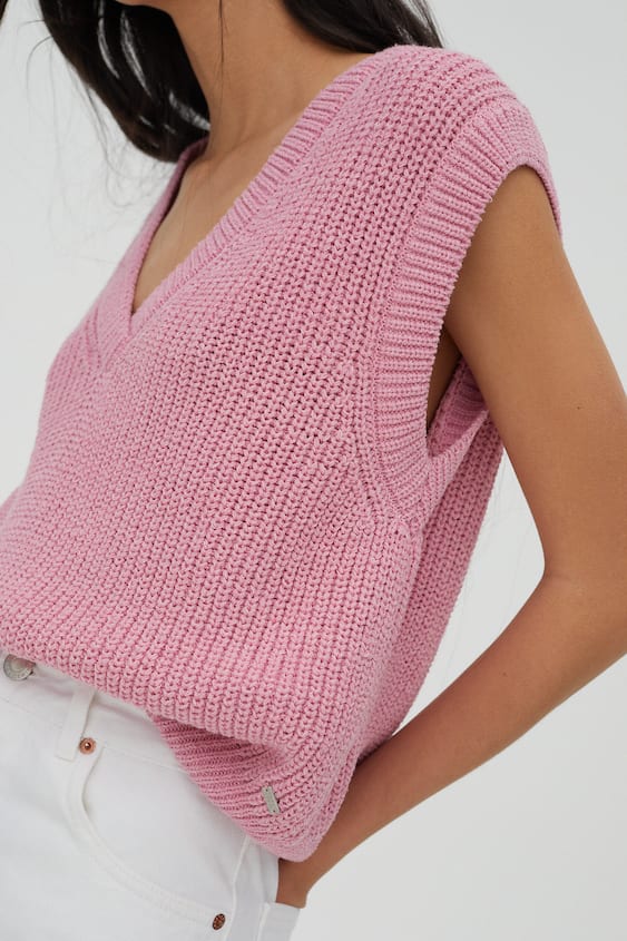 Ρουστίκ ριμπ γιλέκο 19,99€ , Pull & Bear.