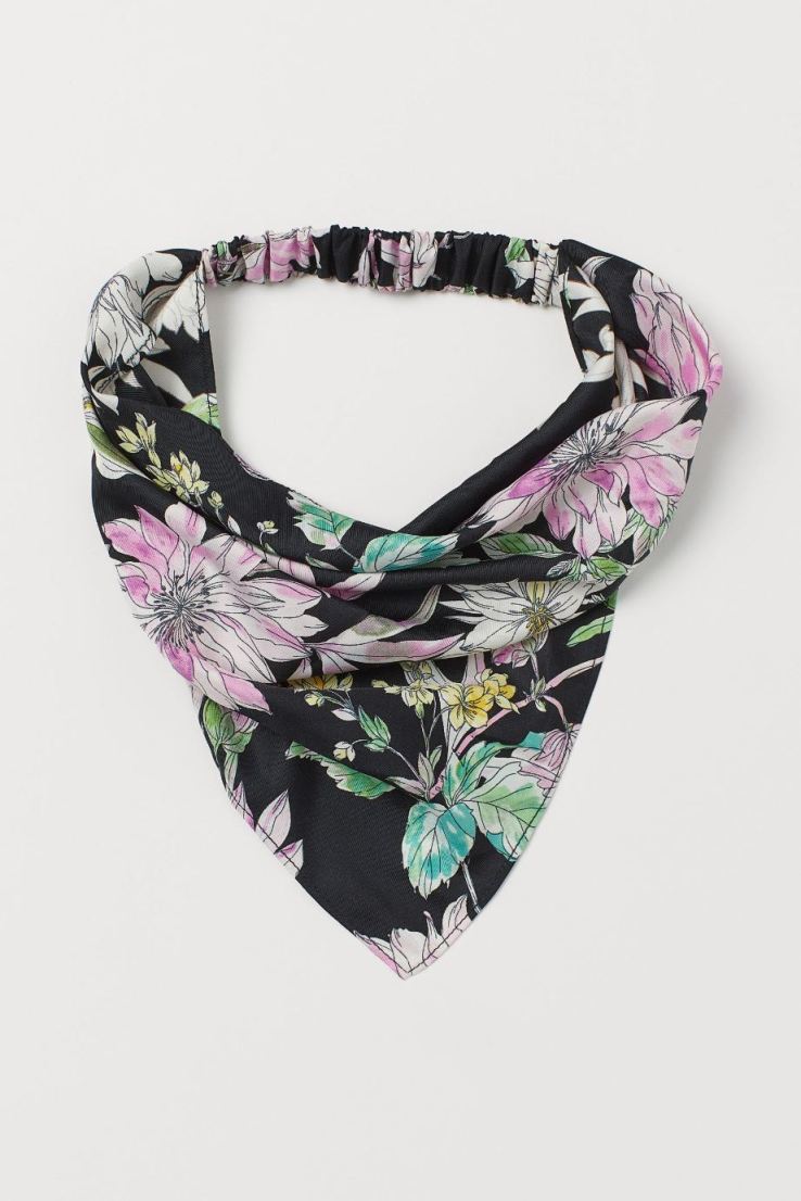 Floral μαντήλι για τα μαλλιά, 4.99€ από 7.99€ , H&M.