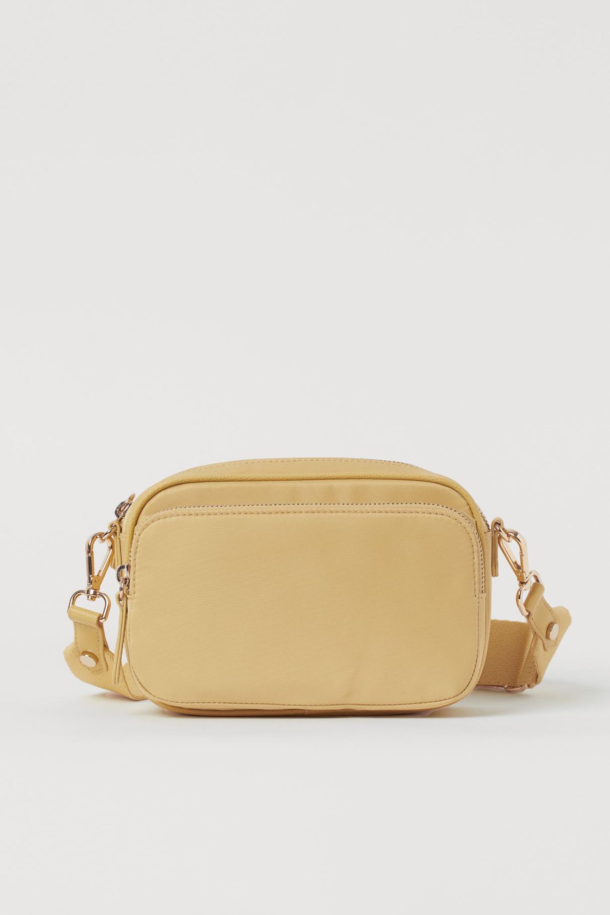 Υφασμάτινο τσαντάκι 7.99€ από 17.99€ , H&M.