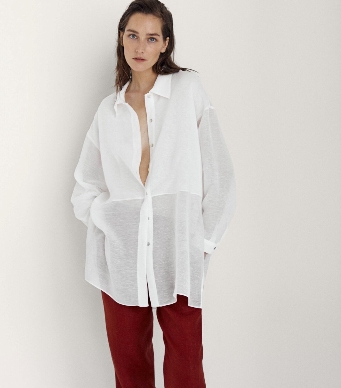 Λινή πουκαμίσα με κουμπιά, Massimo Dutti. 34.95€ από 49.95€