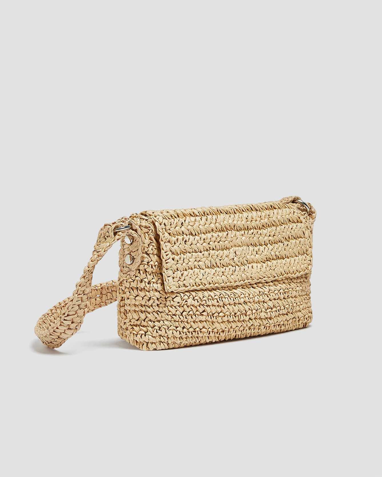 Ψάθινο τσαντάκι ώμου, 7.99€ από 17.99€ , Pull and Bear