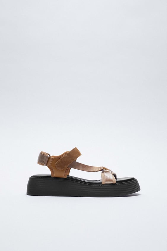 Δερμάτινα flatform σανδάλια , 19.99€ από 25.95€ , Zara.