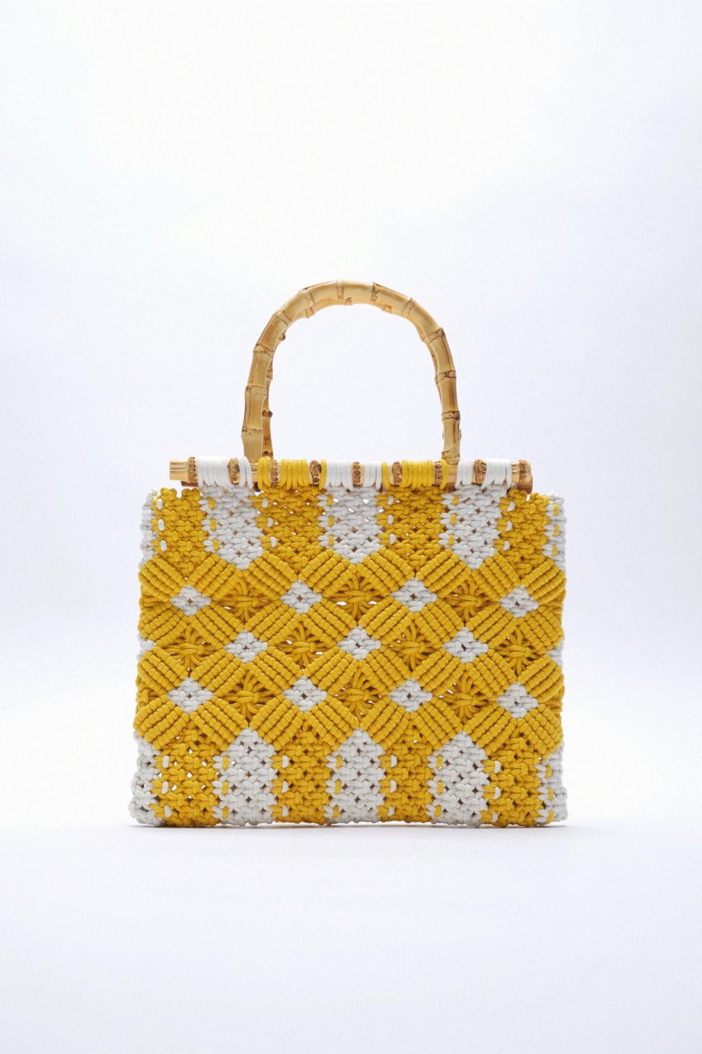 Δίχρωμη macrame τσάντα 19.90€ από 25.95€ , ZARA