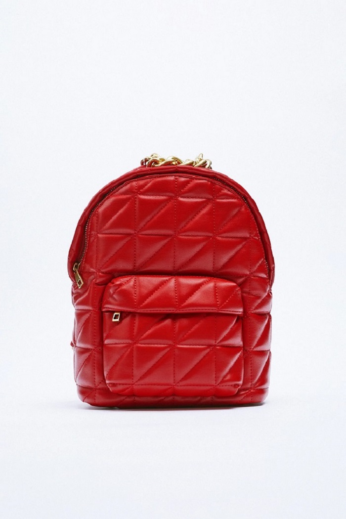 Καπιτονέ backpack με αλυσίδα, 29,95€, Ζara