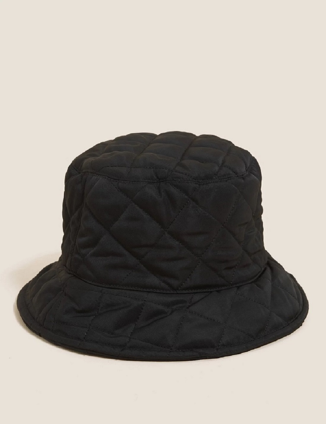 Καπιτονέ bucket καπέλο, 19.95€ , Marks&Spencer