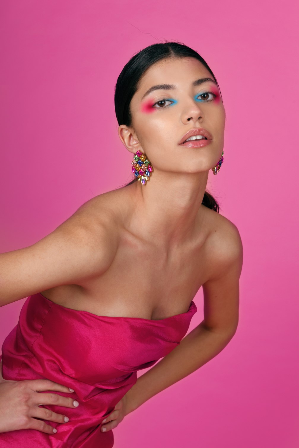 Φόρεμα Jenny Blondd, σκουλαρίκια Fashion Limousine.