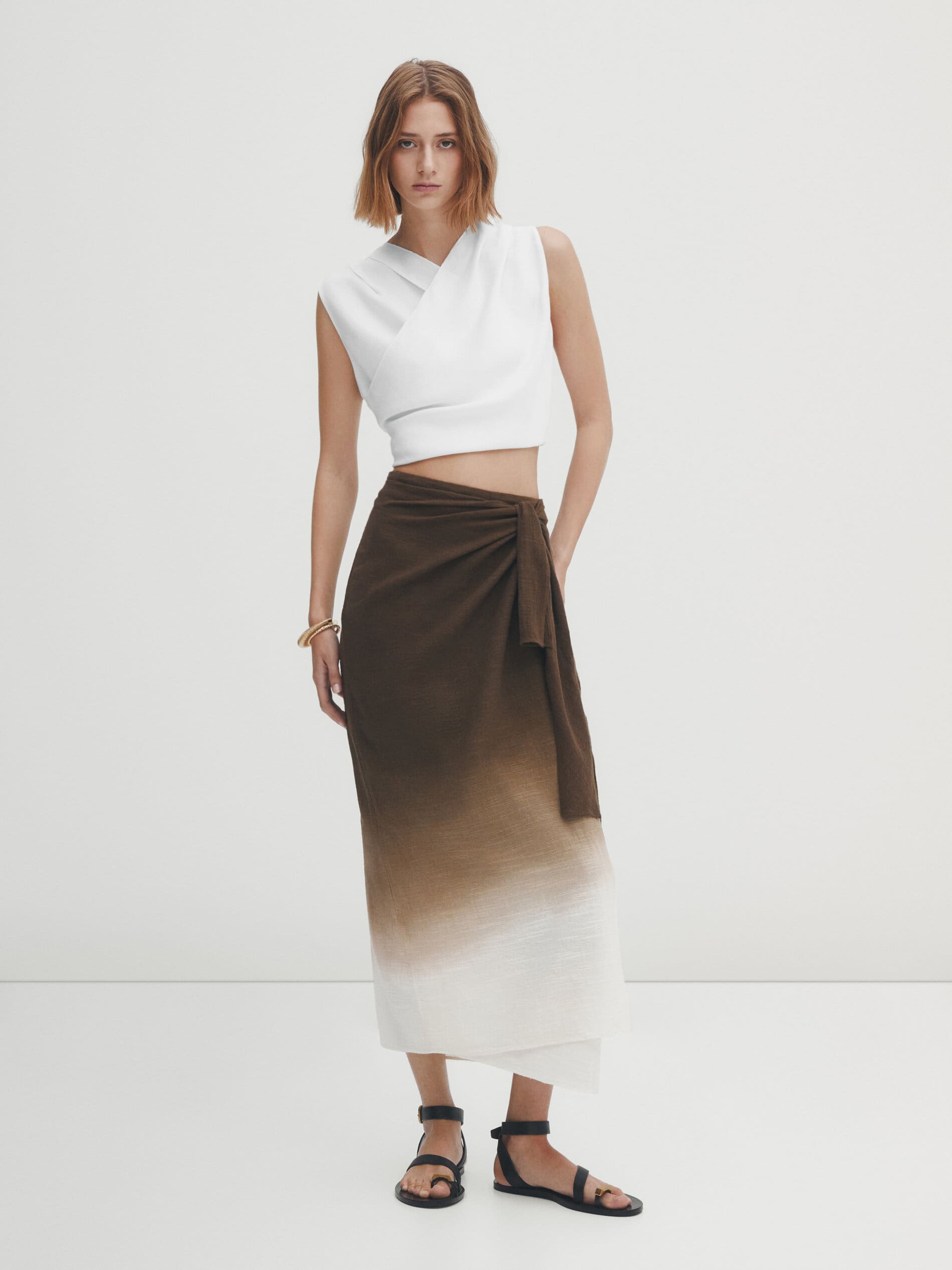 Μίντι φούστα νεγκραντέ παρεό, 59.95 € , Massimo Dutti