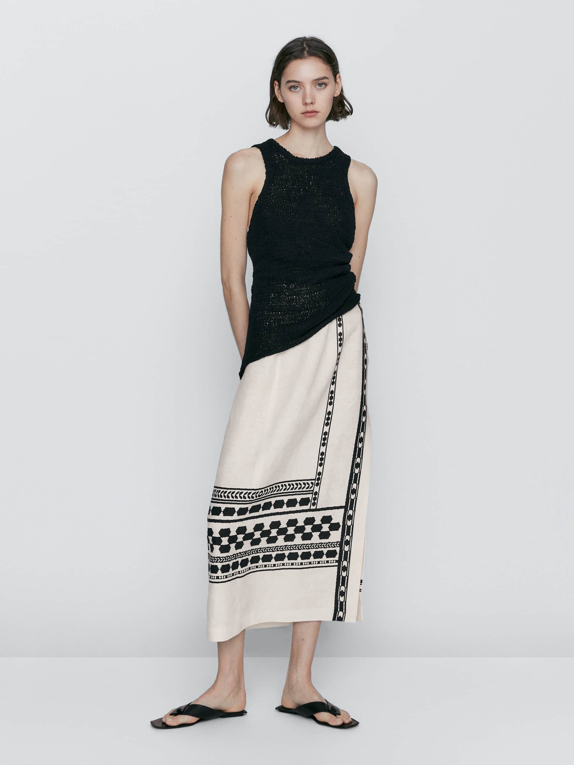 Μίντι φούστα με σκίσιμο, 79.95 € , Massimo Dutti