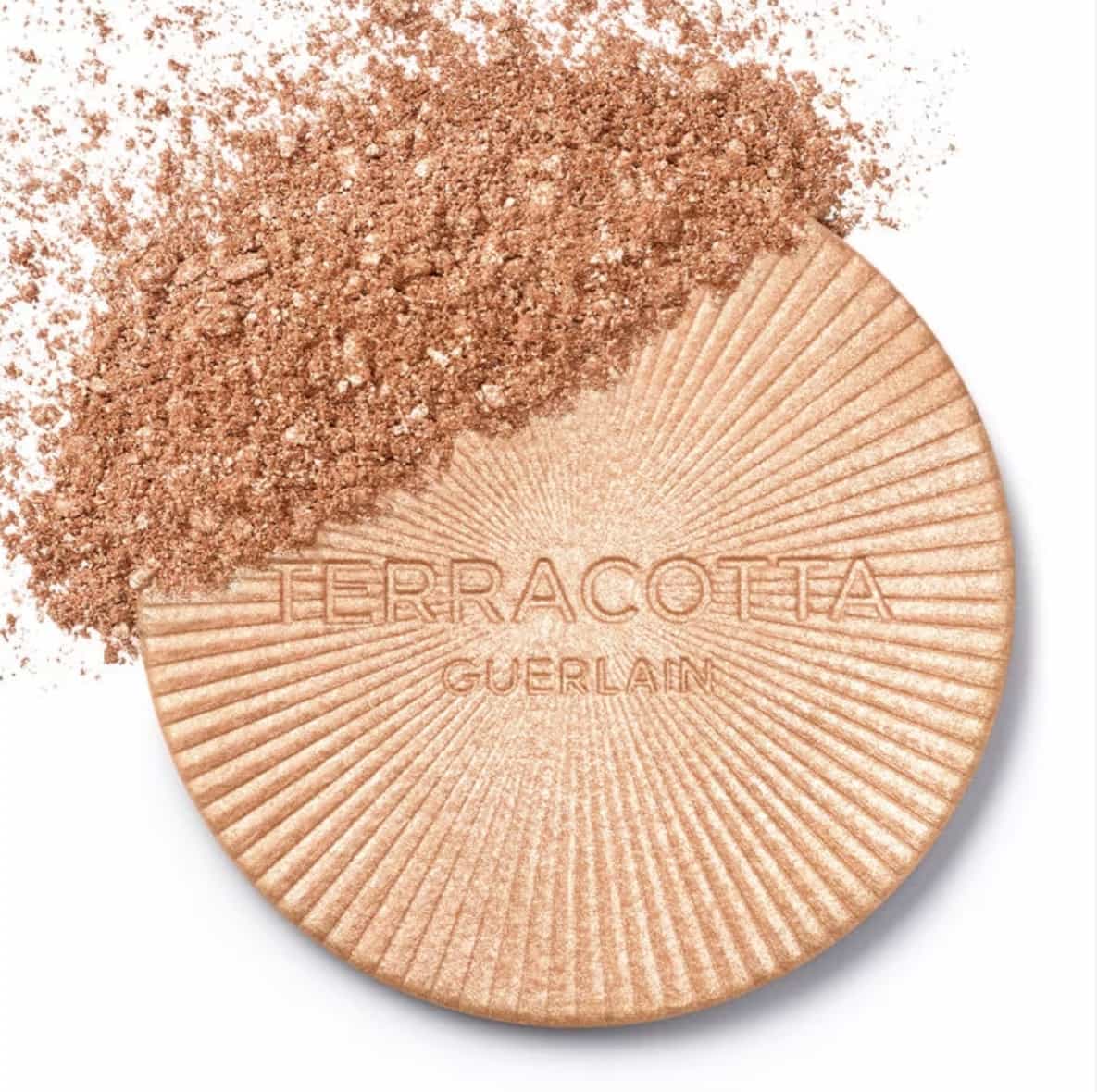 Guerlain Luminizer στην απόχρωση Cold Ivory.
