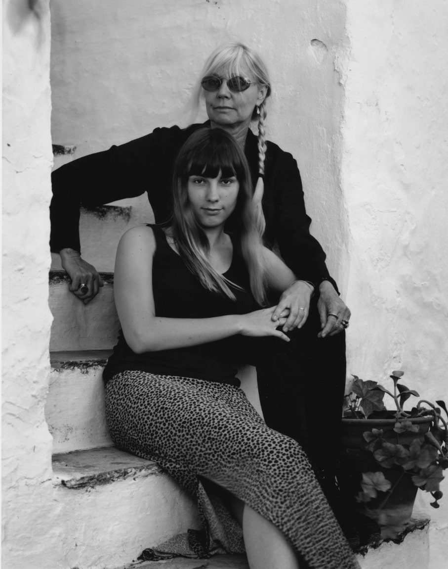 Helen and Mirabelle Marden, 1997. Photo: Kurt Markus / Courtesy the artist and Gagosian.