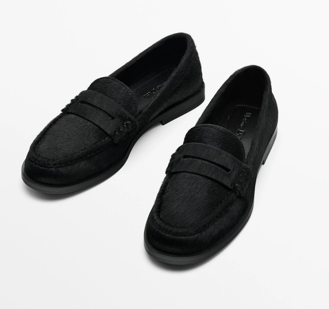 Sheepskin λoafers, 119.00 € , Massimo Dutti.