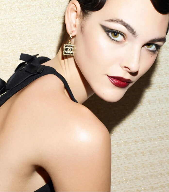 Η έμπνευση για γιορτινό μακιγιάζ ξεκινά με Chanel Holiday 2023