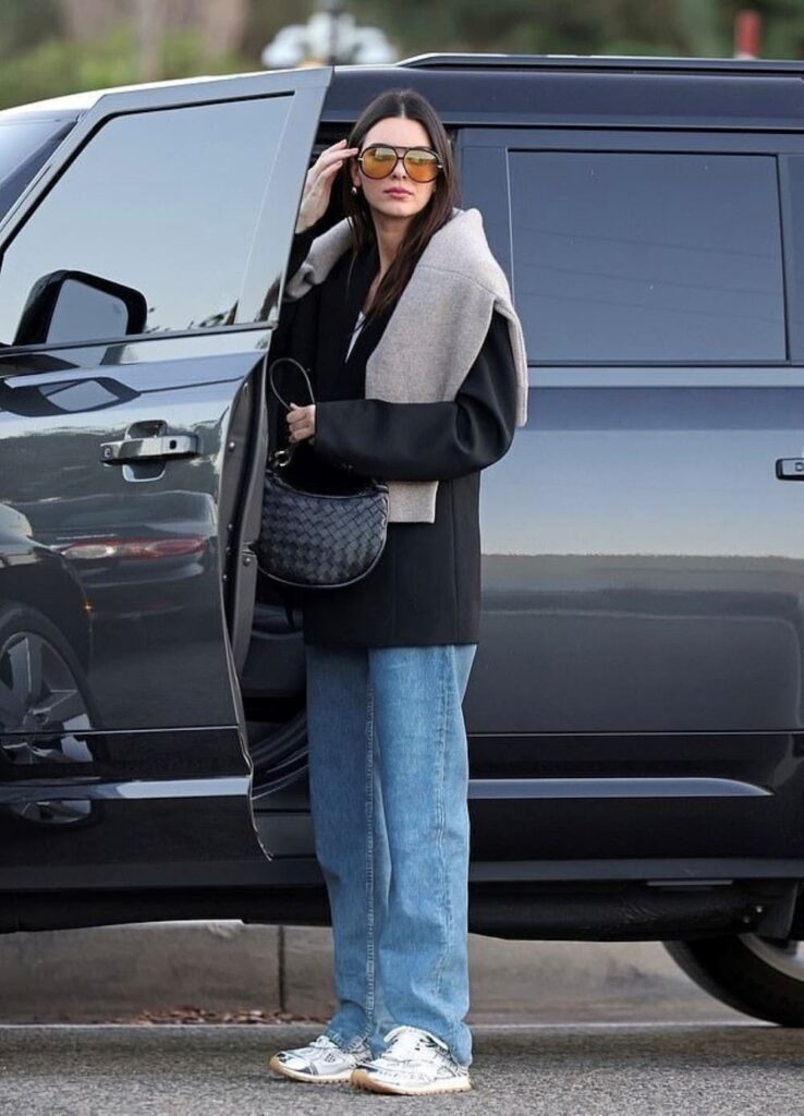 Kendall Jenner x Bottega Veneta: Σαν να σε κυνηγούν οι paparazzi 3 Kendall Jenner x Bottega Veneta: Σαν να σε κυνηγούν οι paparazzi