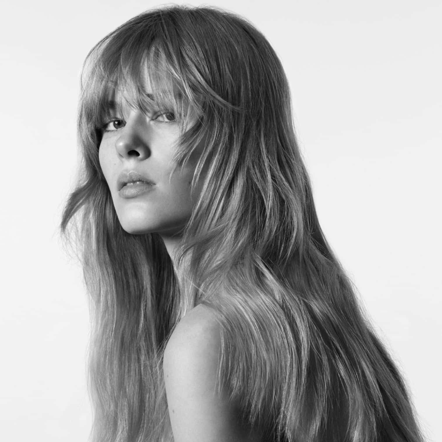 Για το hairstyle της Kristine χρησιμοποιήθηκε Volumizing Mousse & Dry Texturizing Spray