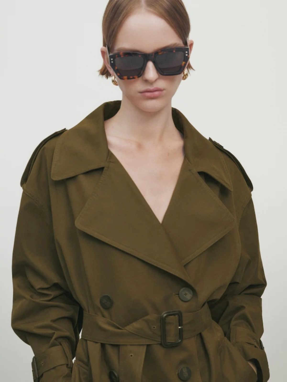 Καμπαρντίνα σε σκούρο χακί, 59.99 € , Massimo Dutti