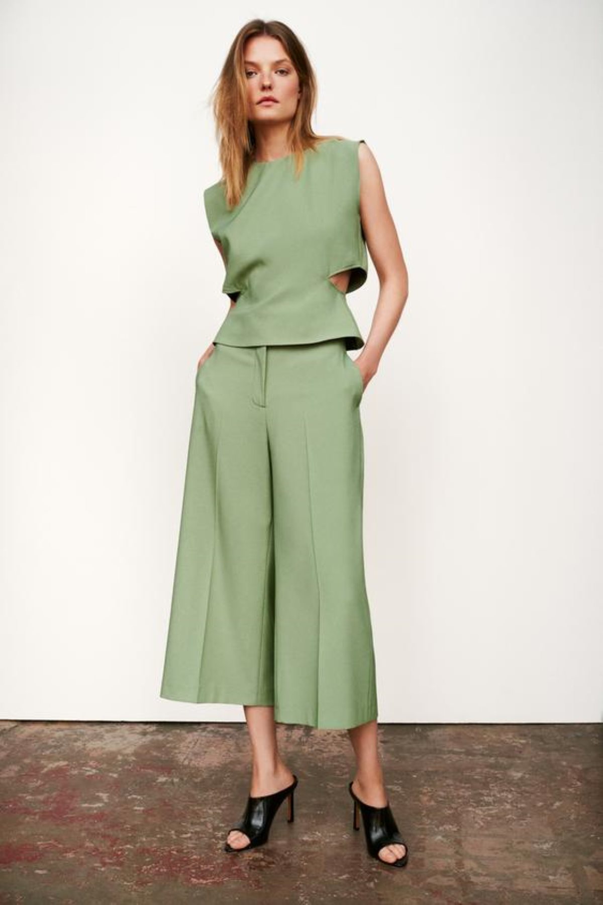Φυστικί φαρδύ παντελόνι, 29.95 € , Zara