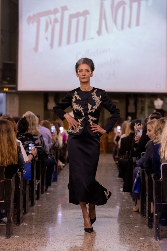Ολοκληρώθηκε με επιτυχία η 34η Athens Fashion Week 12 Ολοκληρώθηκε με επιτυχία η 34η Athens Fashion Week