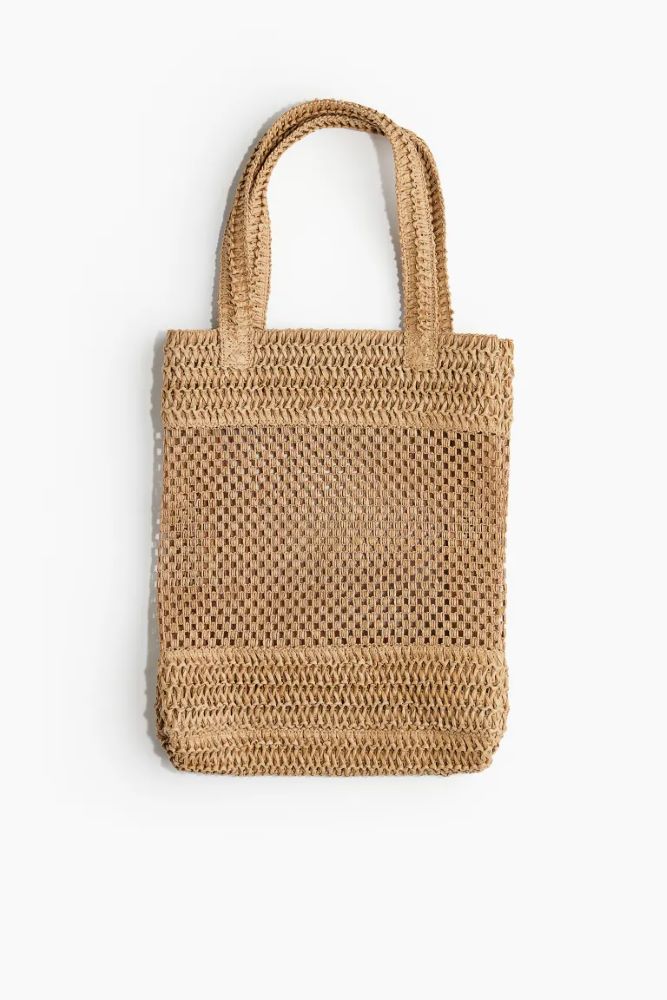 Ψάθινη τσάντα shopper 14.99 € , H&M