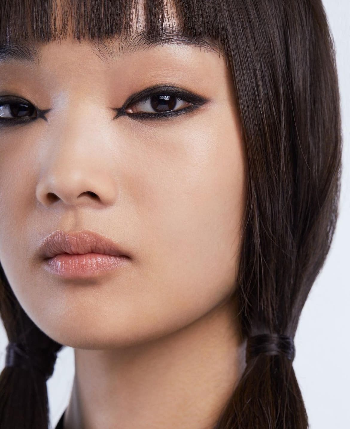 Το "fish-eyeliner" που δημιούργησε ο Peter Philips για το show Dior fw23